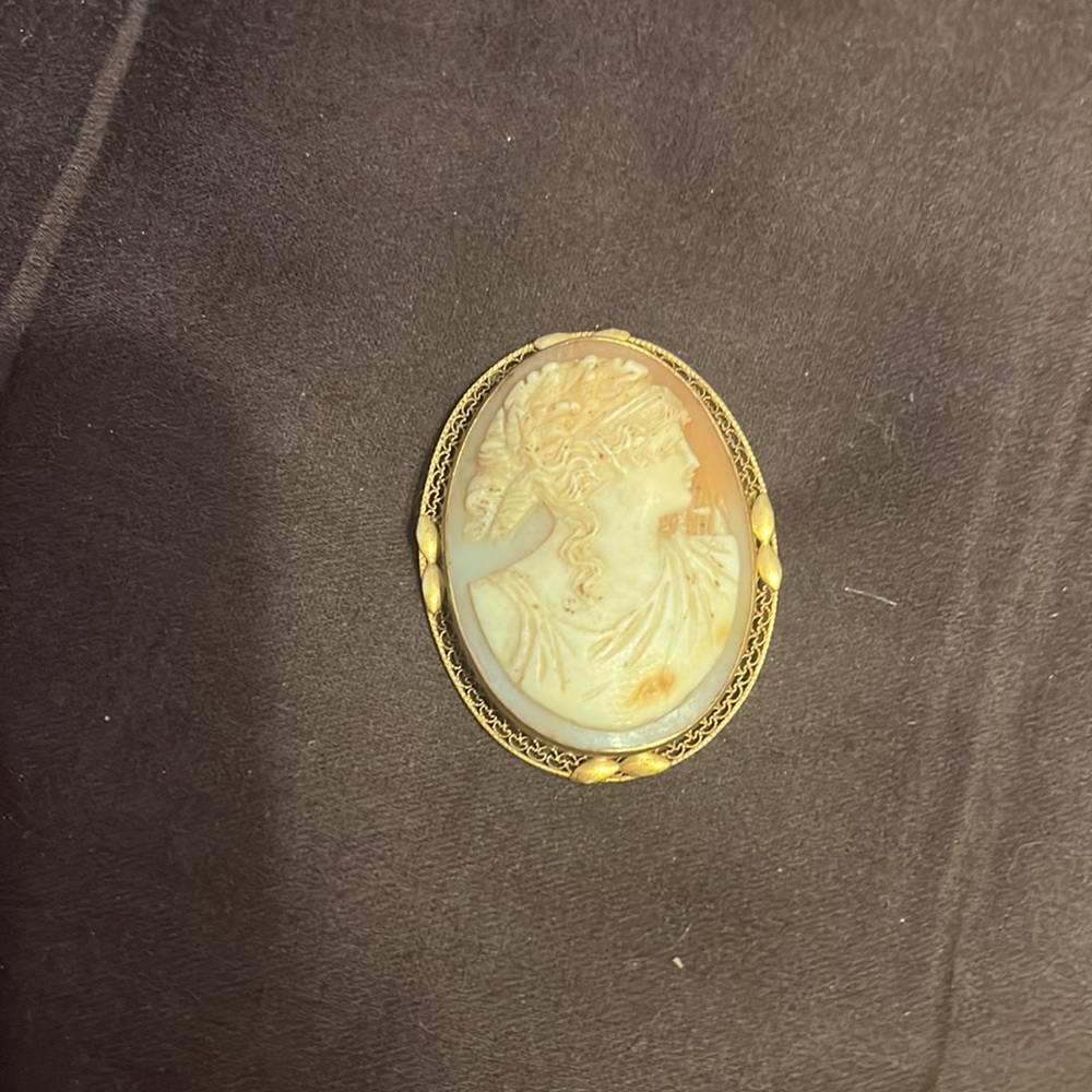Antique brooch well over 100 years old very Victorian